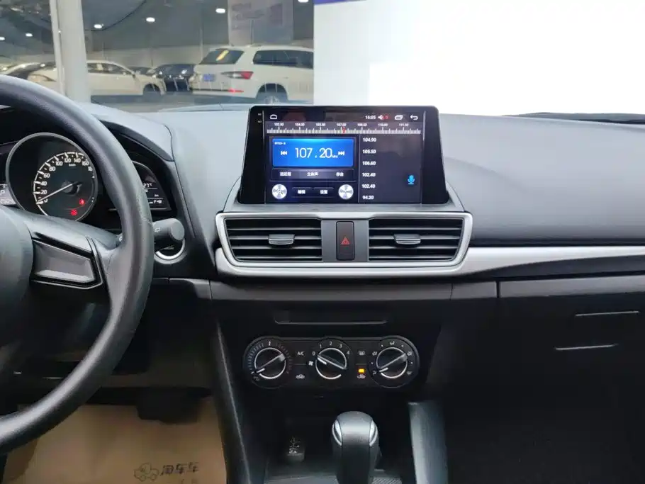 Mazda 3 Axela 2017 — фото 13