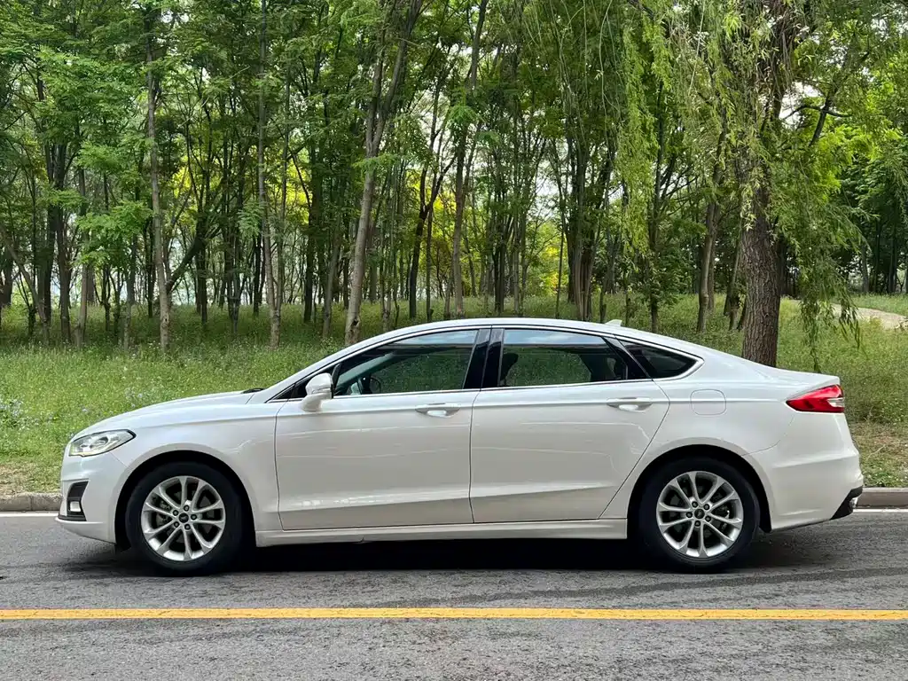 Ford Mondeo 2021 — фото 10