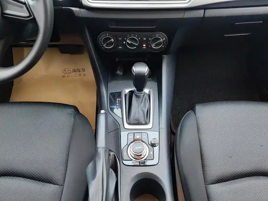 Mazda 3 Axela 2017 — фото 16
