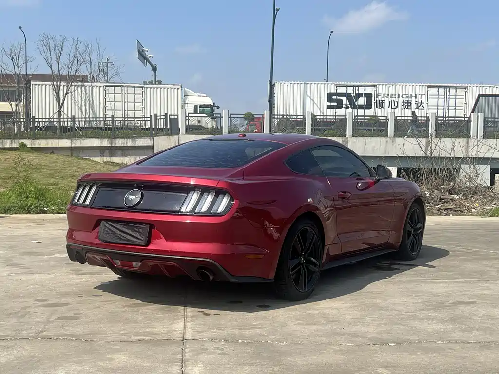 Ford Mustang 2017 — фото 12