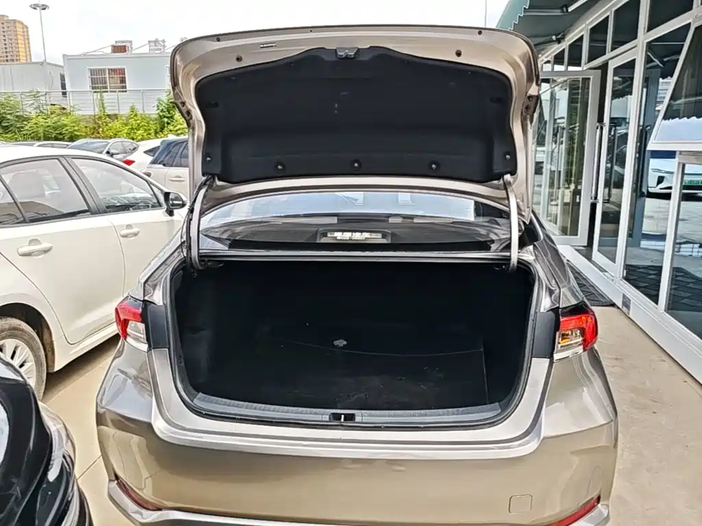 Toyota Corolla 2023 — фото 19
