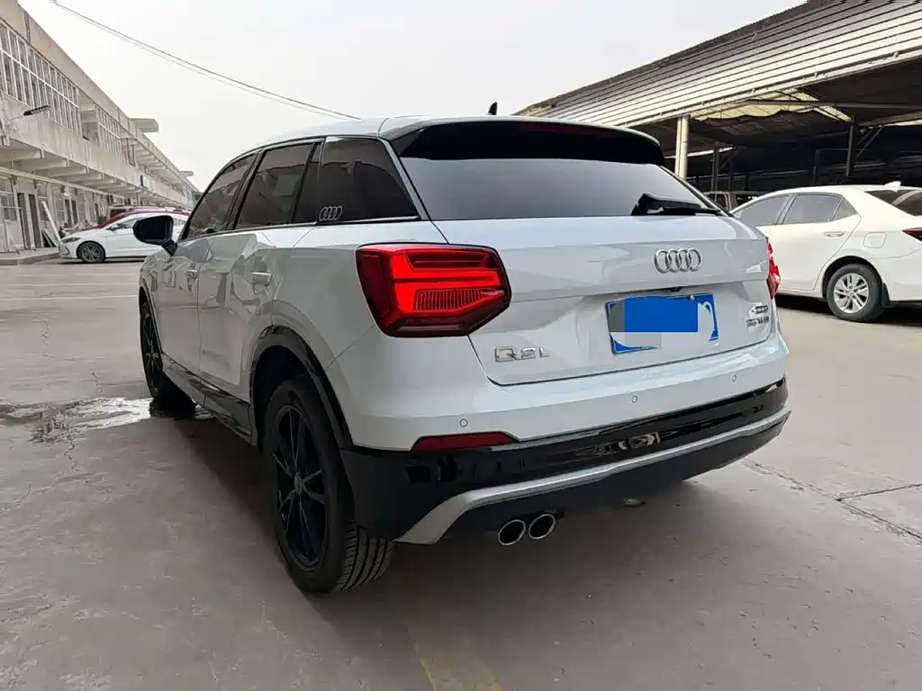 Audi Q2L 2021 — фото 15