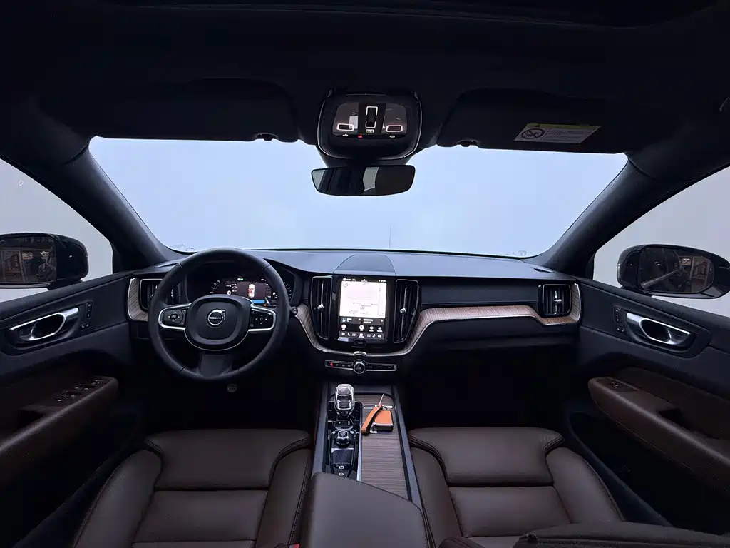Volvo XC60 2023 — фото 28