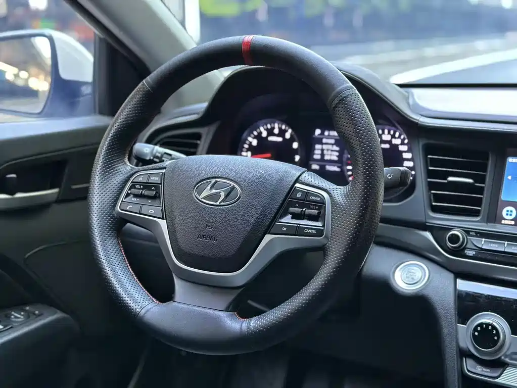 Hyundai Elantra 2020 — фото 9