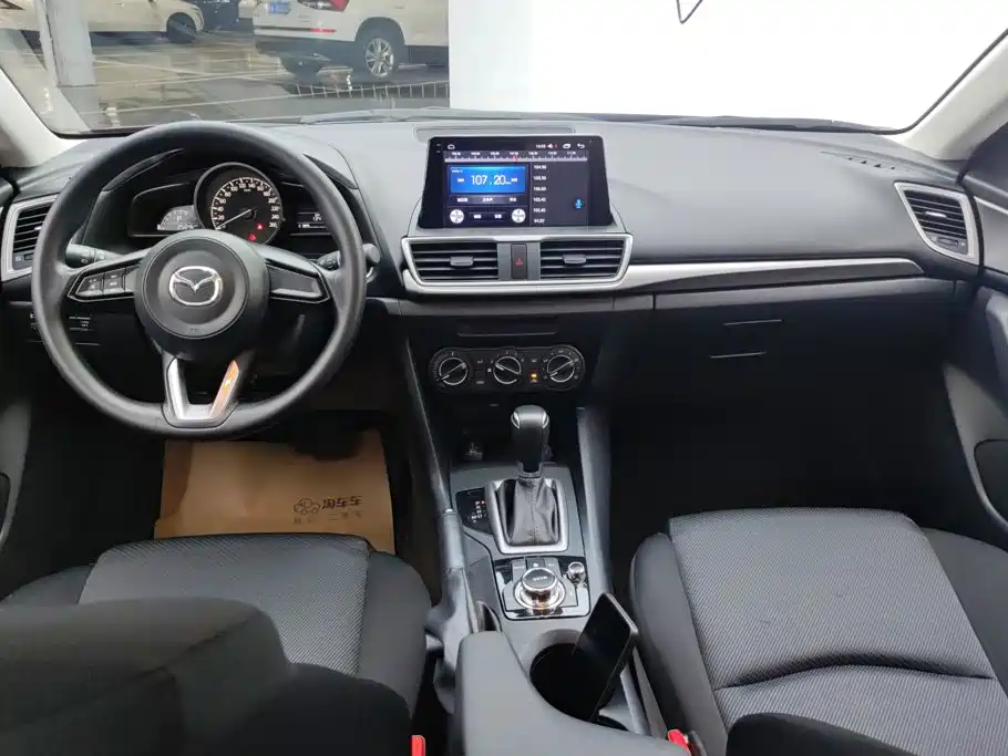 Mazda 3 Axela 2017 — фото 12