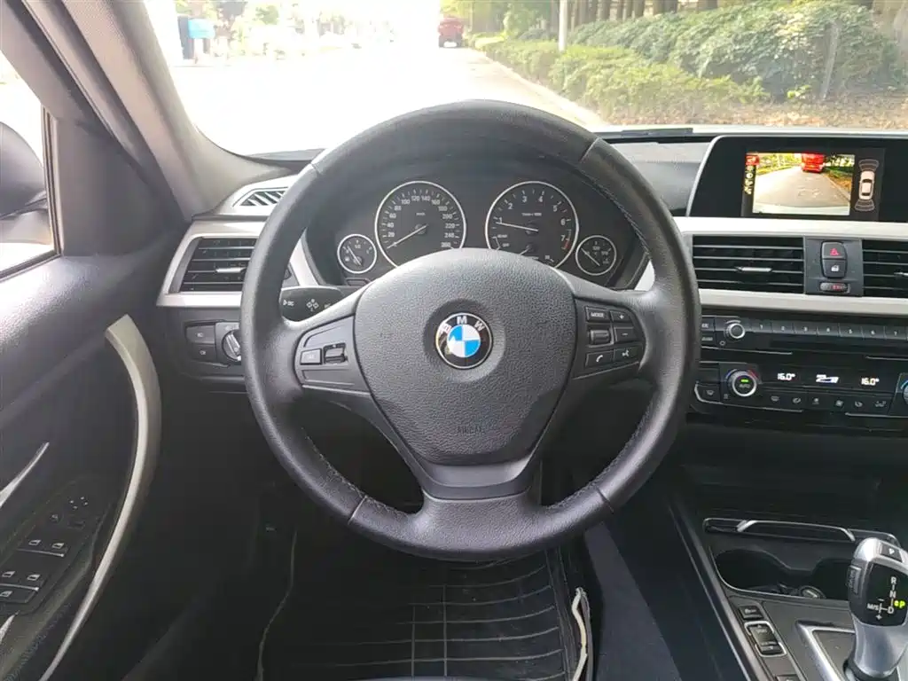 BMW 3 Series 2016 — фото 11