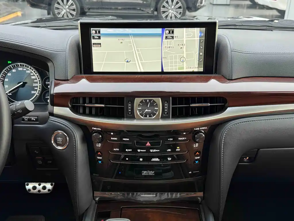 Lexus LX 2019 — фото 19