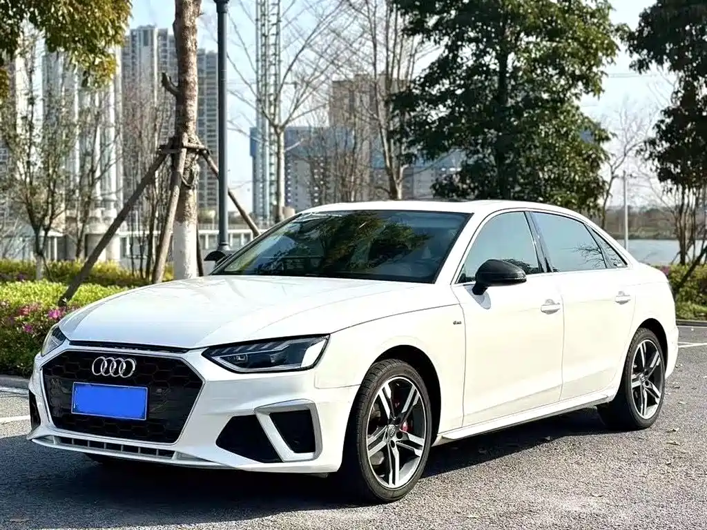 Audi A4L 2021 — фото 1