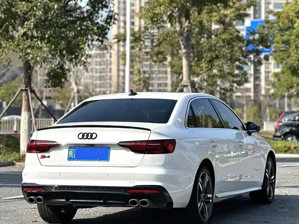 Audi A4L 2021 — фото 9