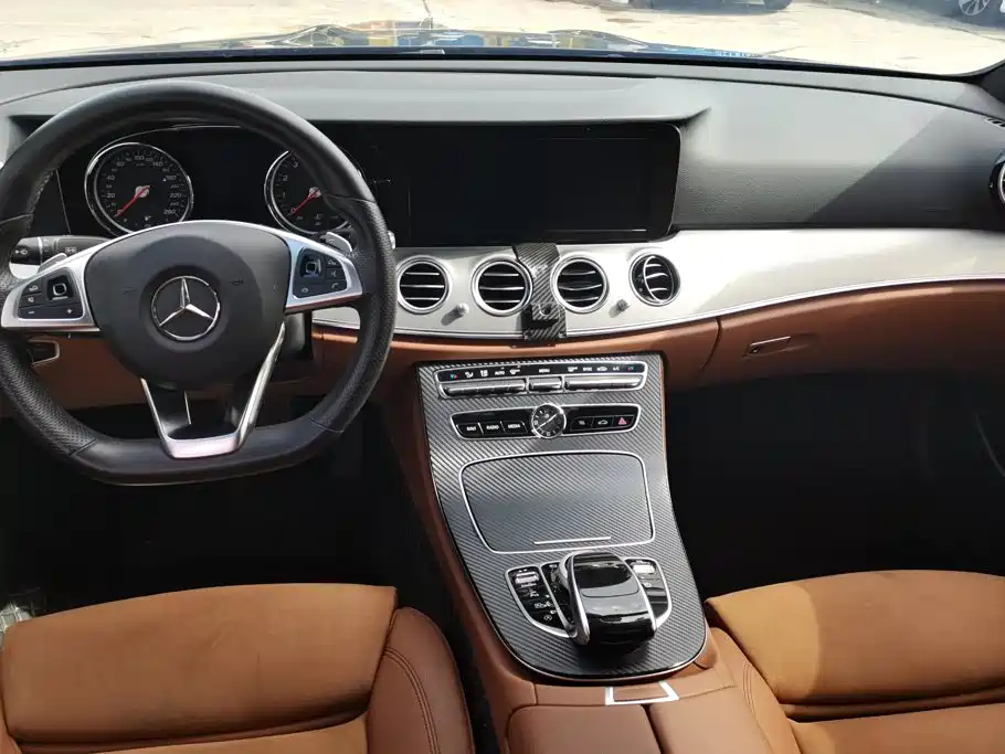 Mercedes-Benz E-Class 2017 — фото 12