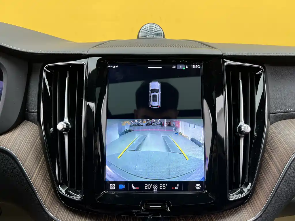 Volvo XC60 2022 — фото 23
