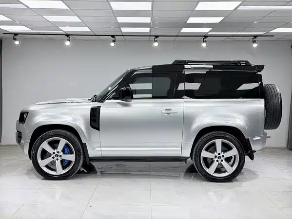 Land Rover Defender 2022