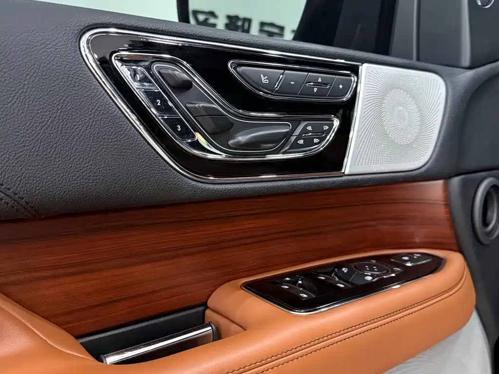 Lincoln Navigator 2021 — фото 30