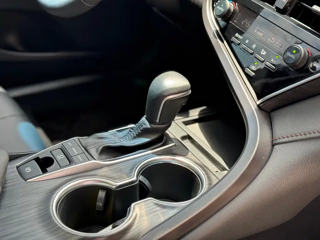 Toyota Camry 2021 — фото 19