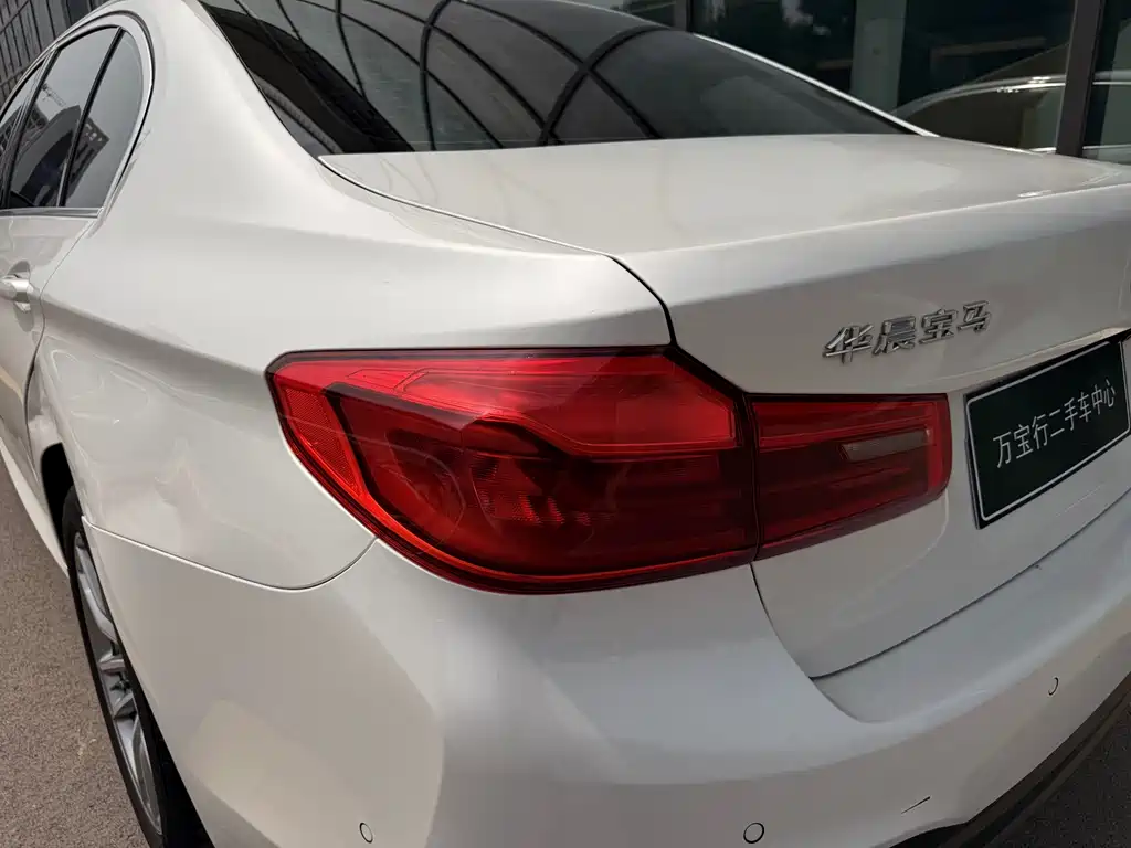 BMW 5 Series 2019 — фото 22