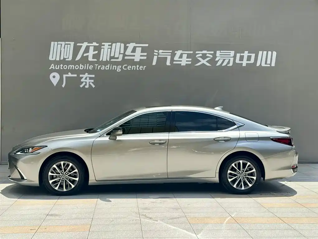 Lexus ES 2022 — фото 3