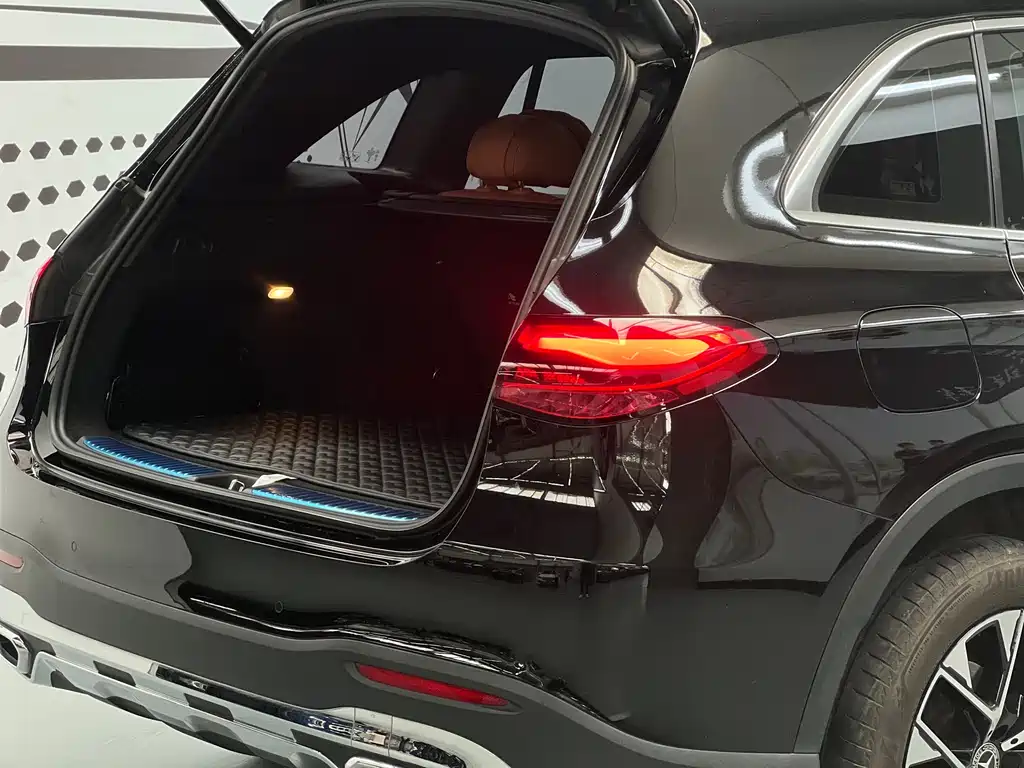 Mercedes-Benz GLC 2023