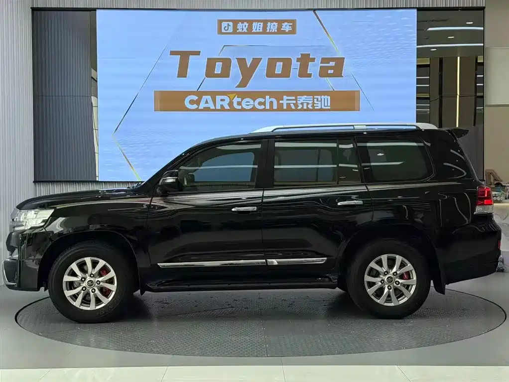 Toyota Land Cruiser 2019 — фото 3