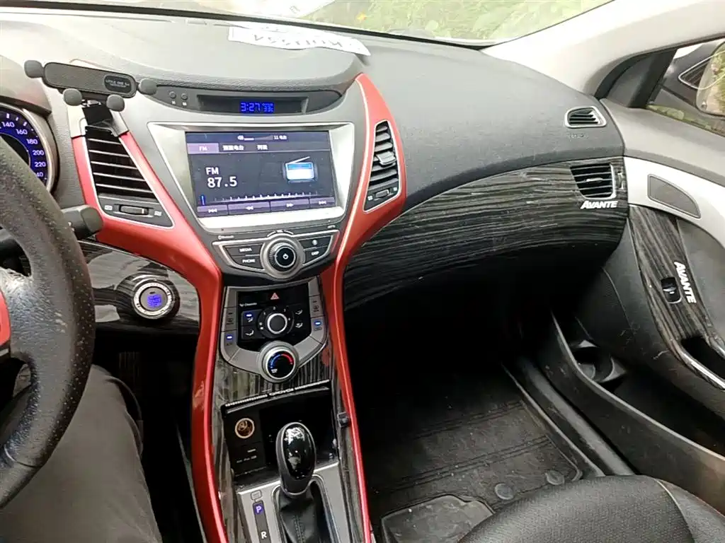 Hyundai Elantra Langdong 2016 — фото 13