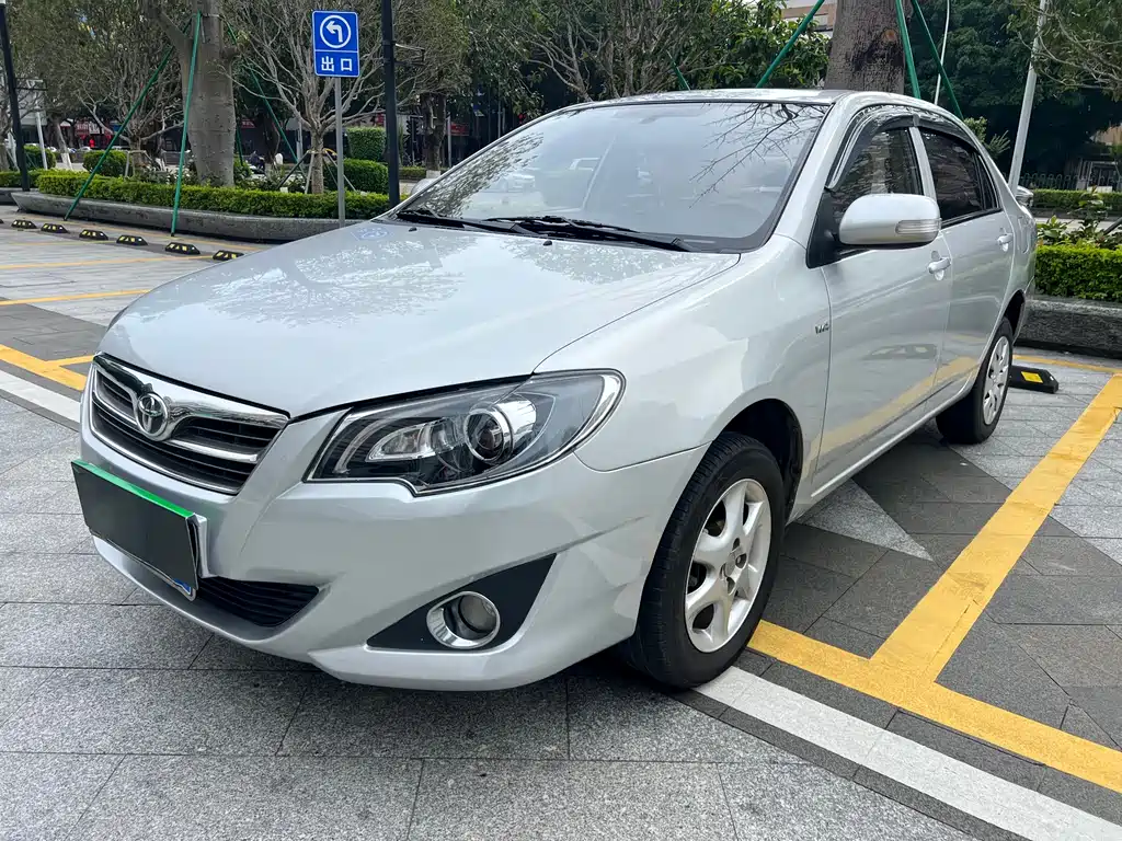 Toyota Corolla 2015 — фото 1