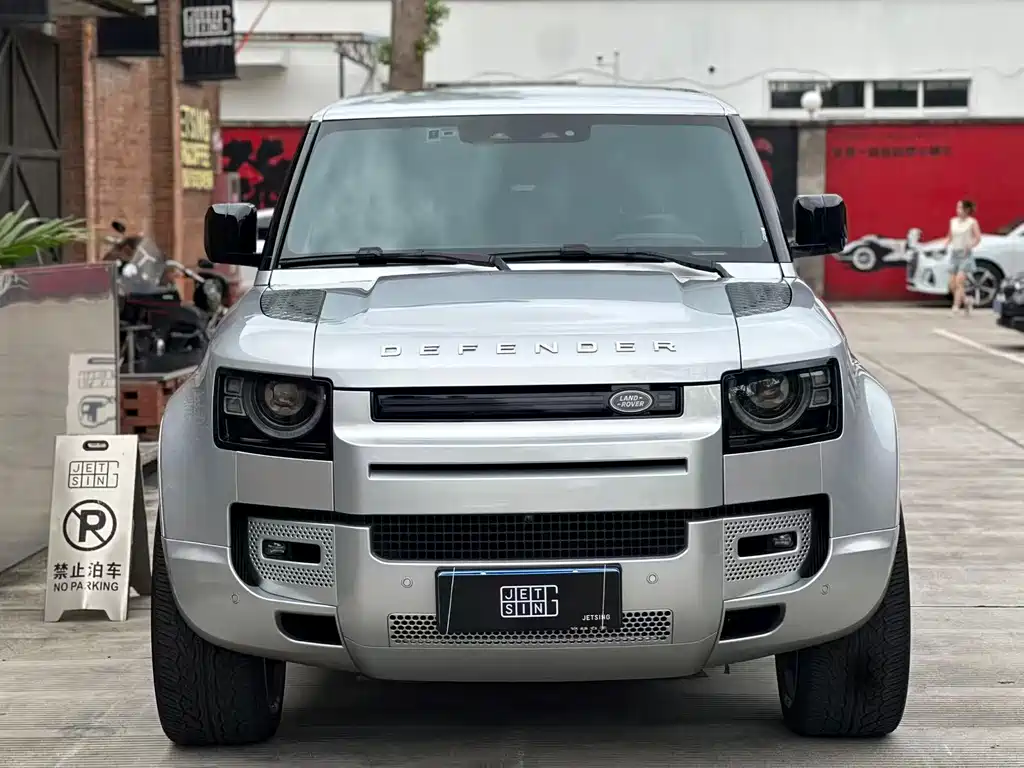 Land Rover Defender 2021