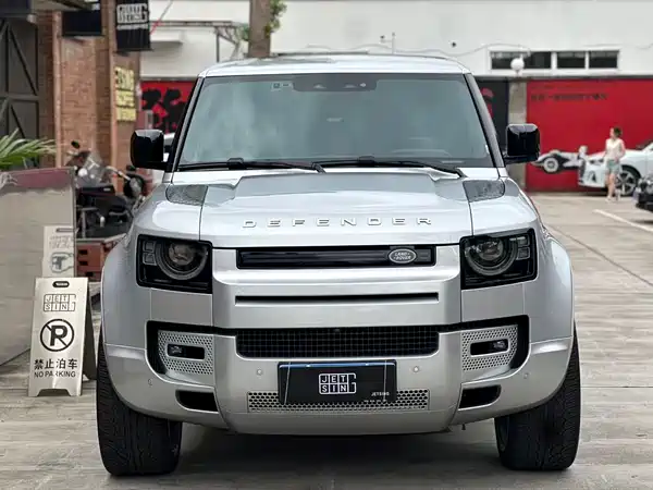 Land Rover Defender 2021