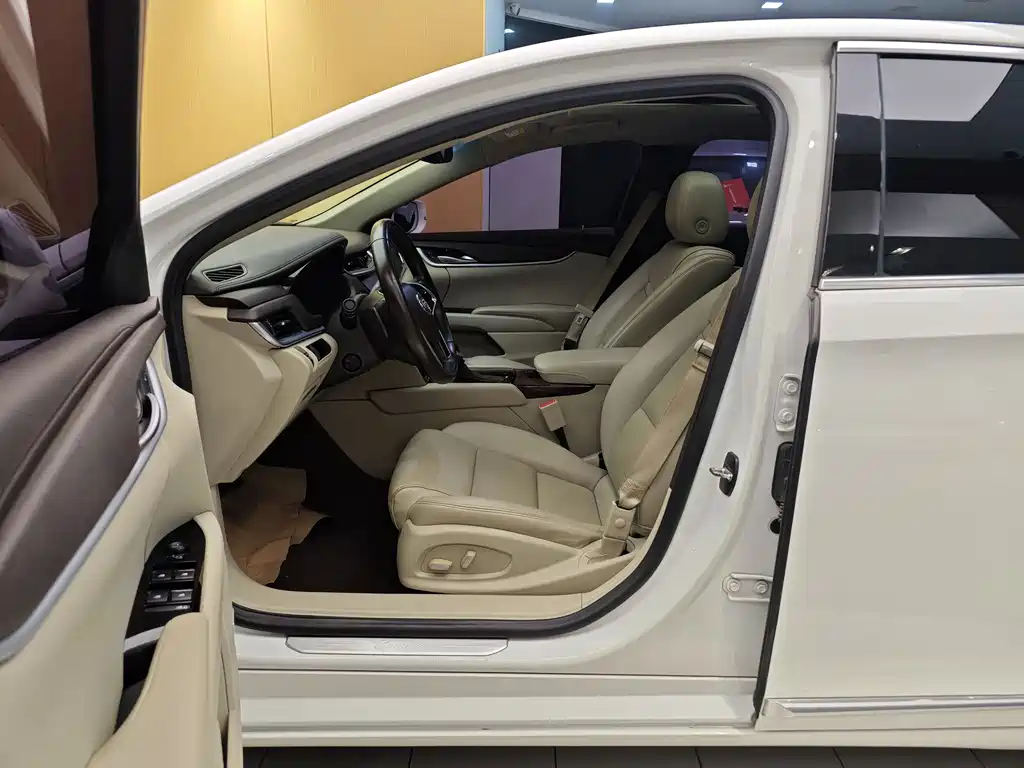 Cadillac XTS 2015 — фото 15