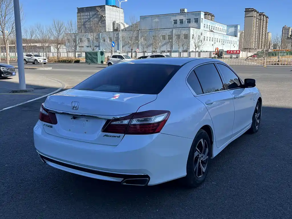 Honda Accord 2017 — фото 7