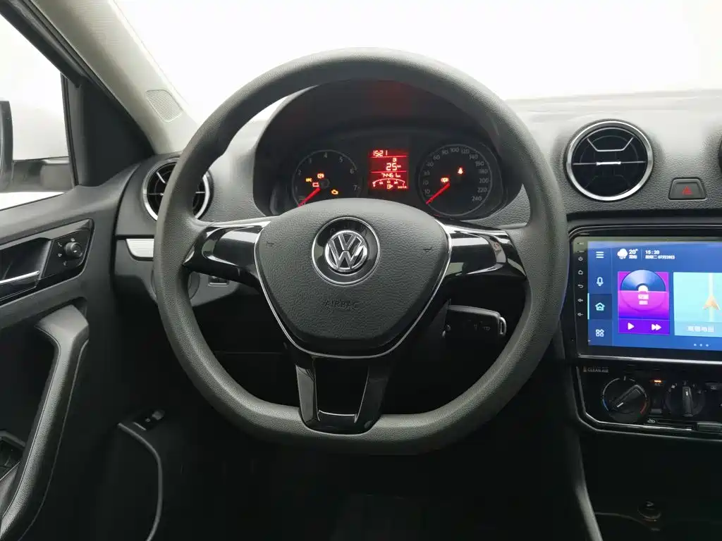 Volkswagen Jetta 2017 — фото 11