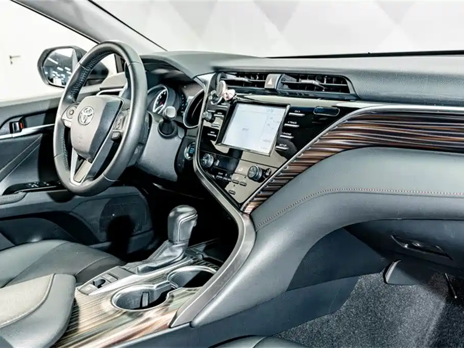 Toyota Camry 2018 — фото 19