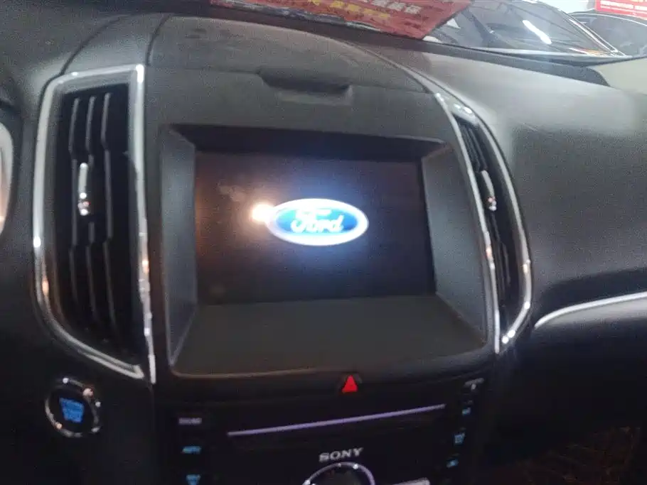 Ford Edge 2018 — фото 13