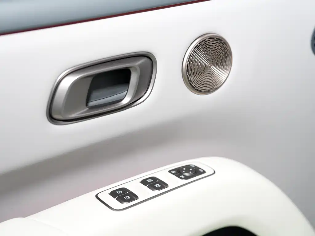 Li Auto i8 2025 — фото 10