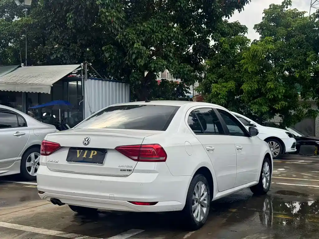 Volkswagen Lavida 2015