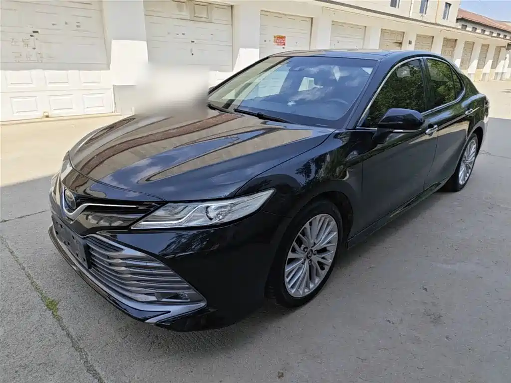 Toyota Camry 2018 — фото 1