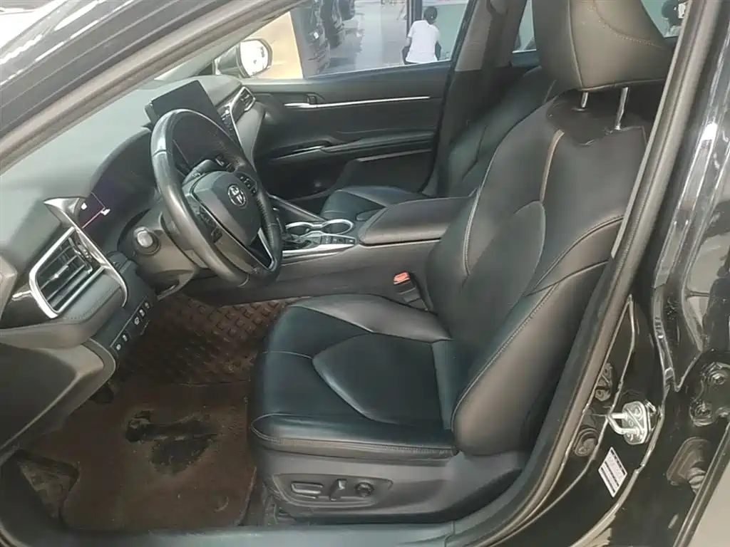 Toyota Camry 2023 — фото 15