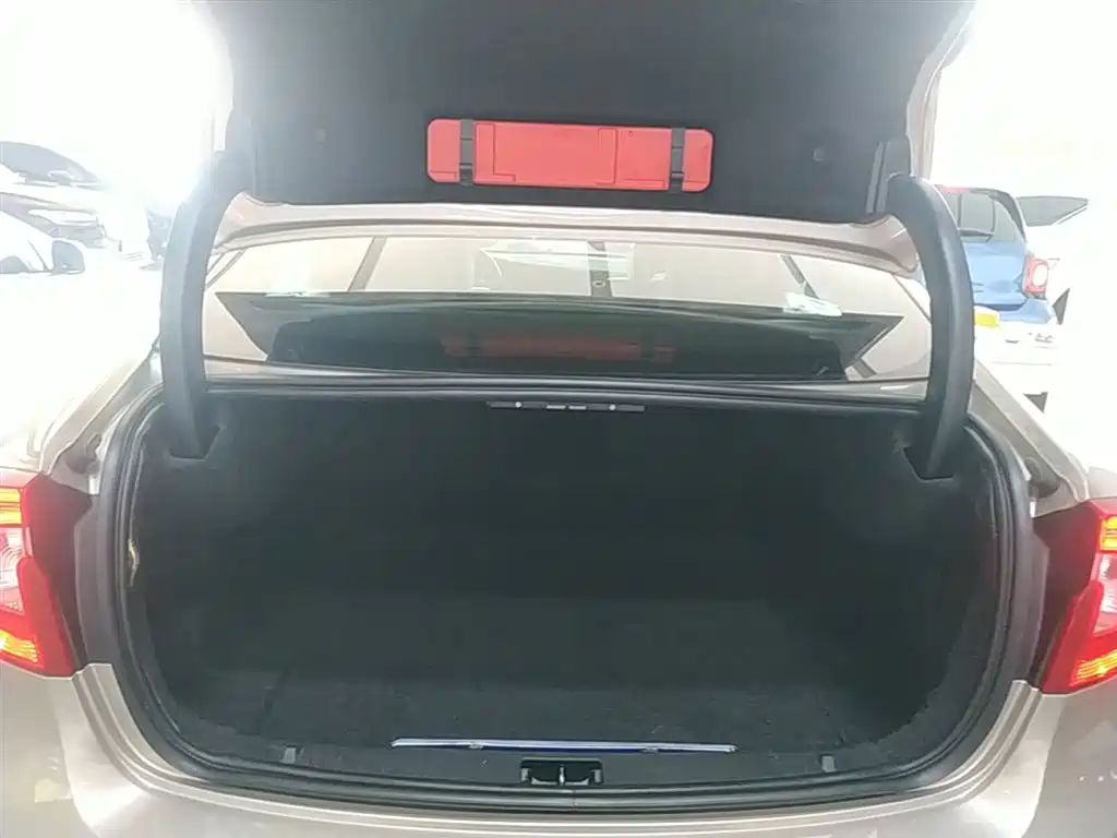 Volvo S60 2018 — фото 19