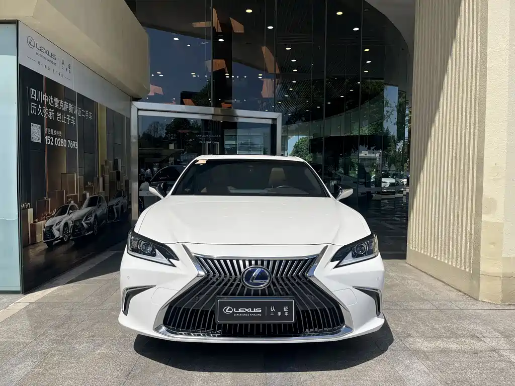 Lexus ES 2021 — фото 1