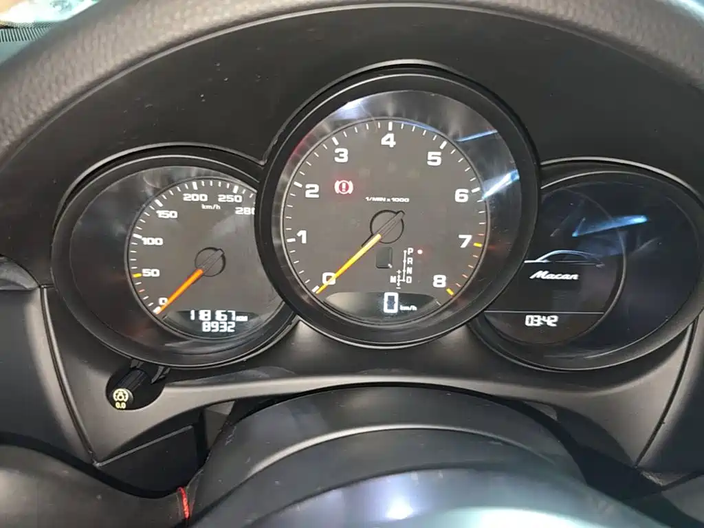 Porsche Macan 2018 — фото 12