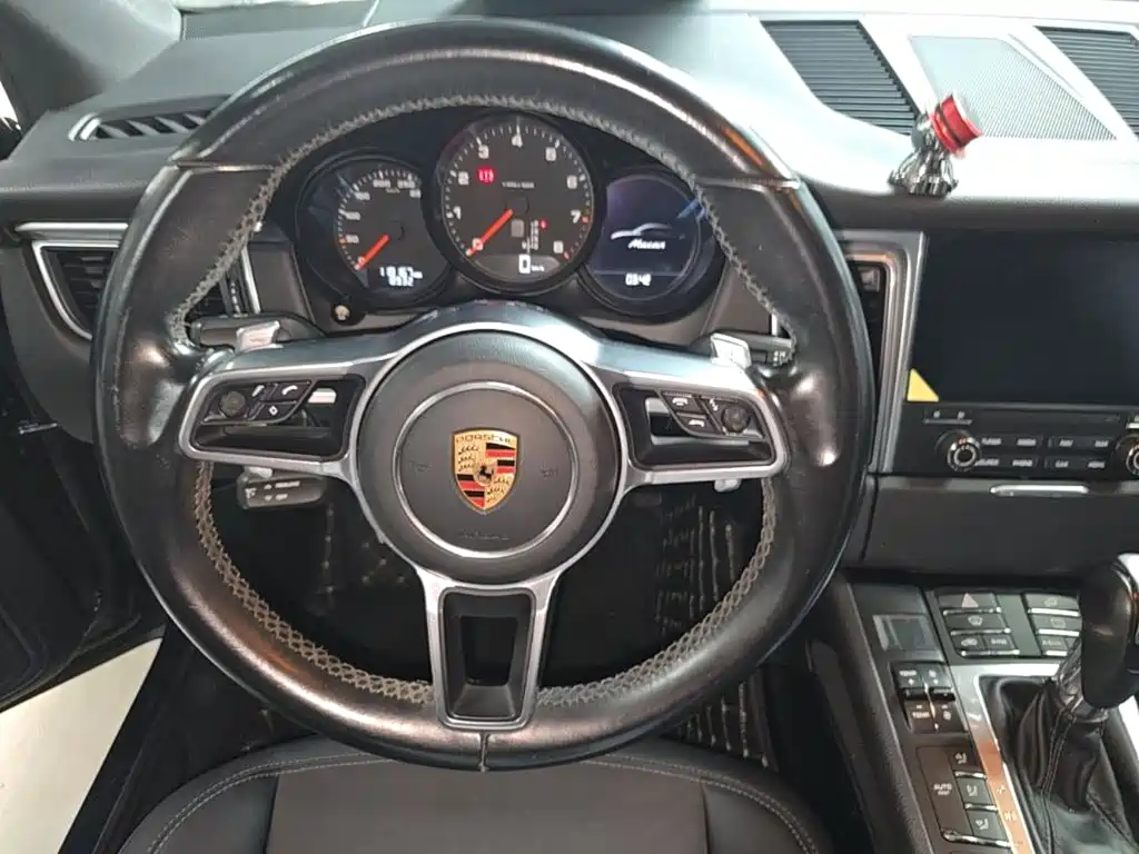 Porsche Macan 2018 — фото 11