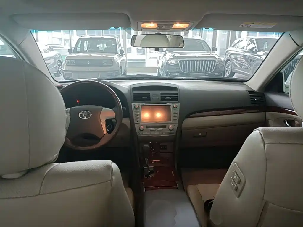 Toyota Camry 2014 — фото 10