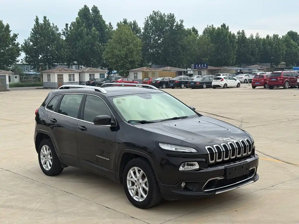 Jeep Cherokee 2017 — фото 8