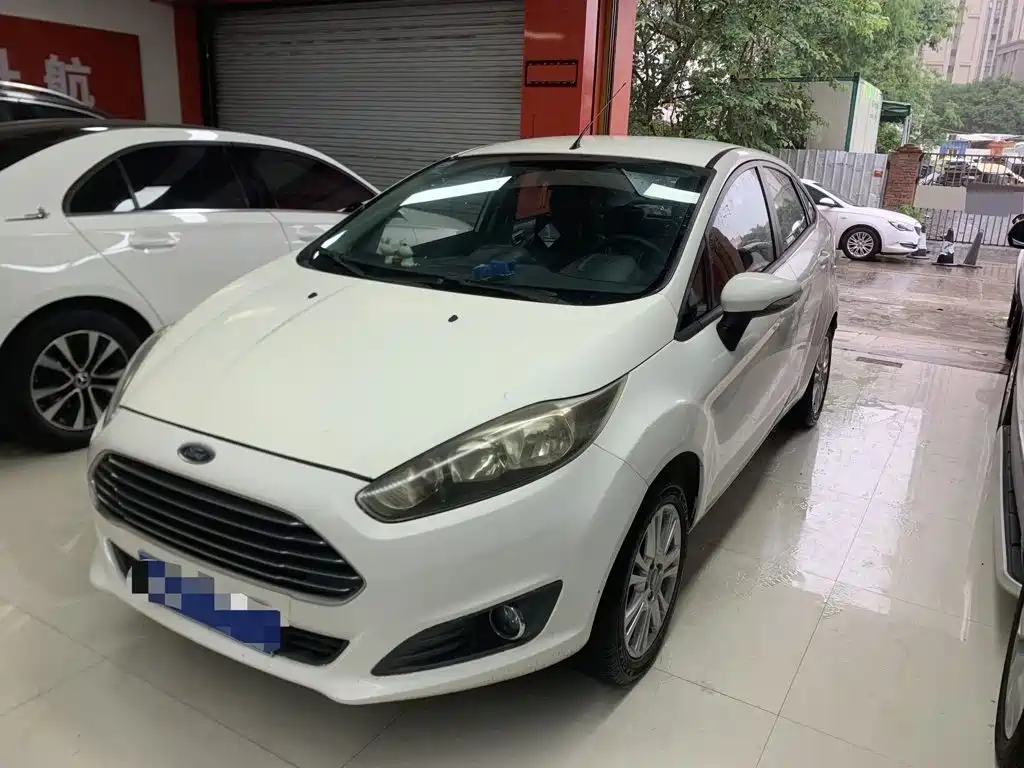 Ford Fiesta 2014 — фото 1