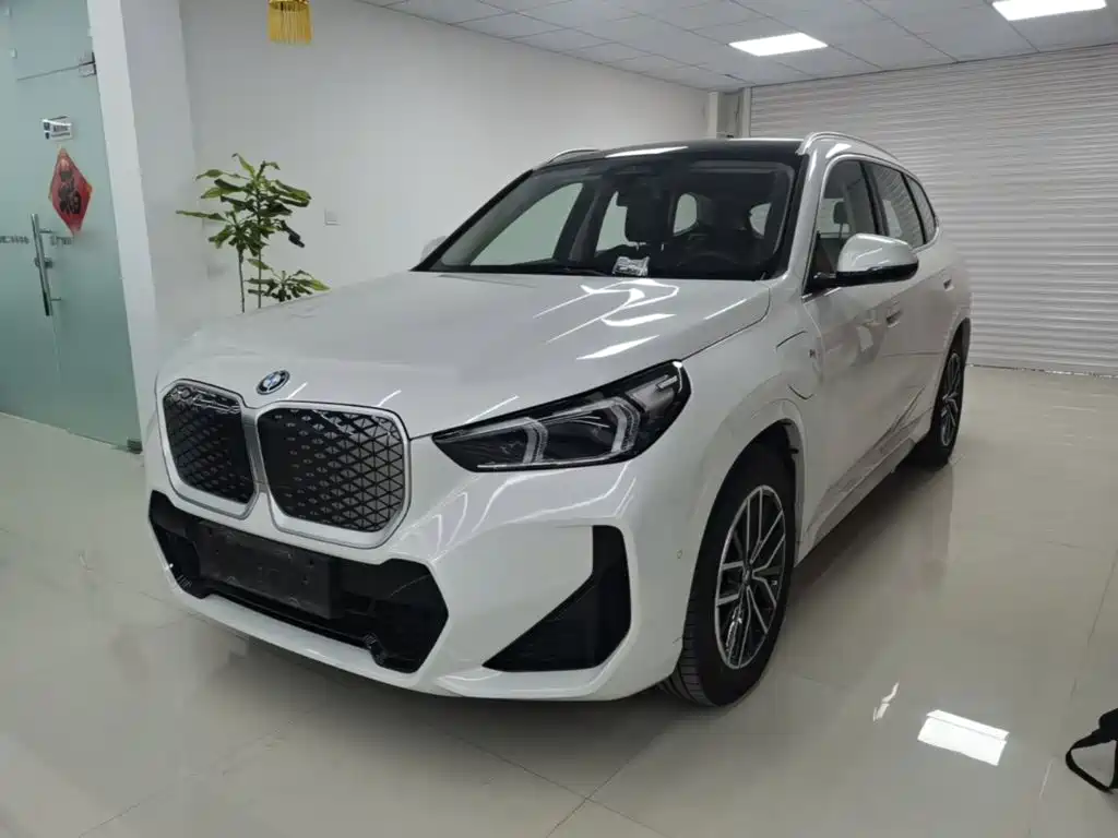 BMW iX1 2025