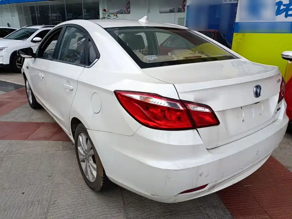 Changan Eado 2015 — фото 5