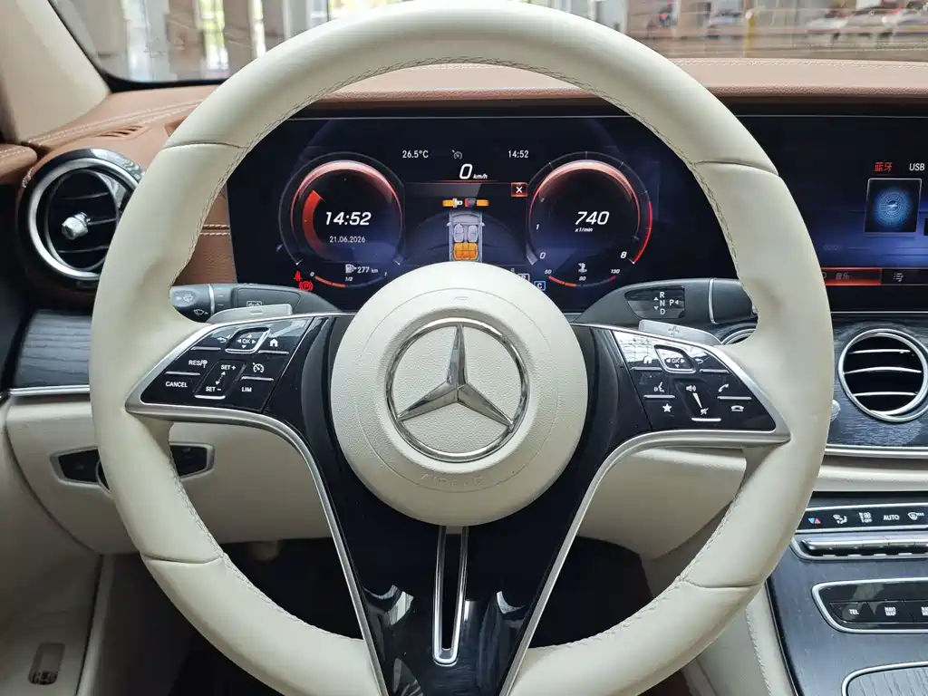 Mercedes-Benz E-Class 2022 — фото 16