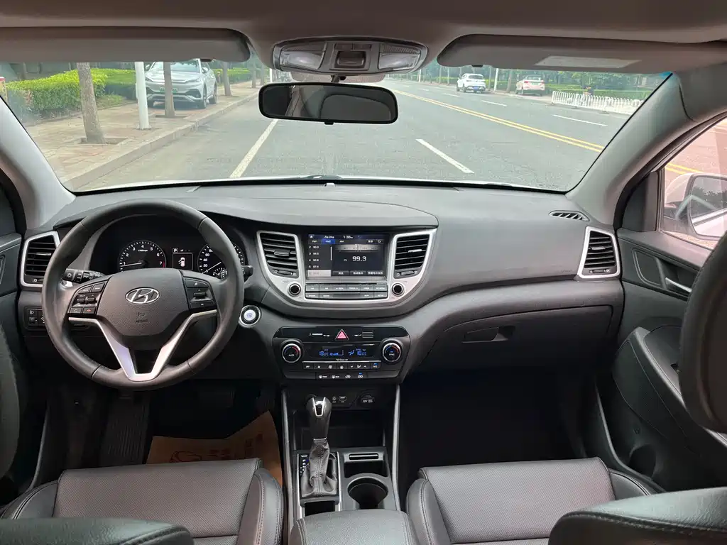 Hyundai Tucson 2015 — фото 9