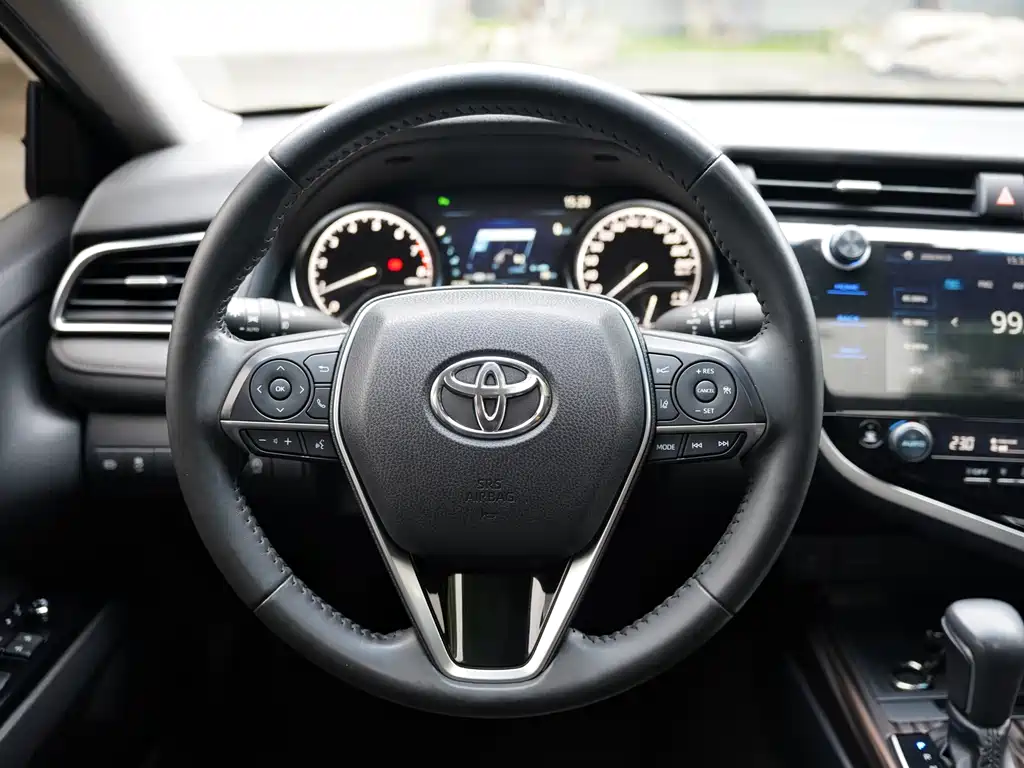 Toyota Camry 2020 — фото 16