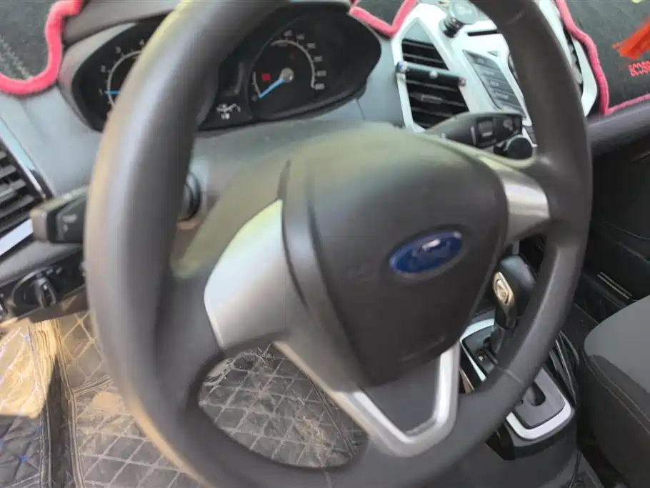 Ford Ecosport 2017 — фото 15