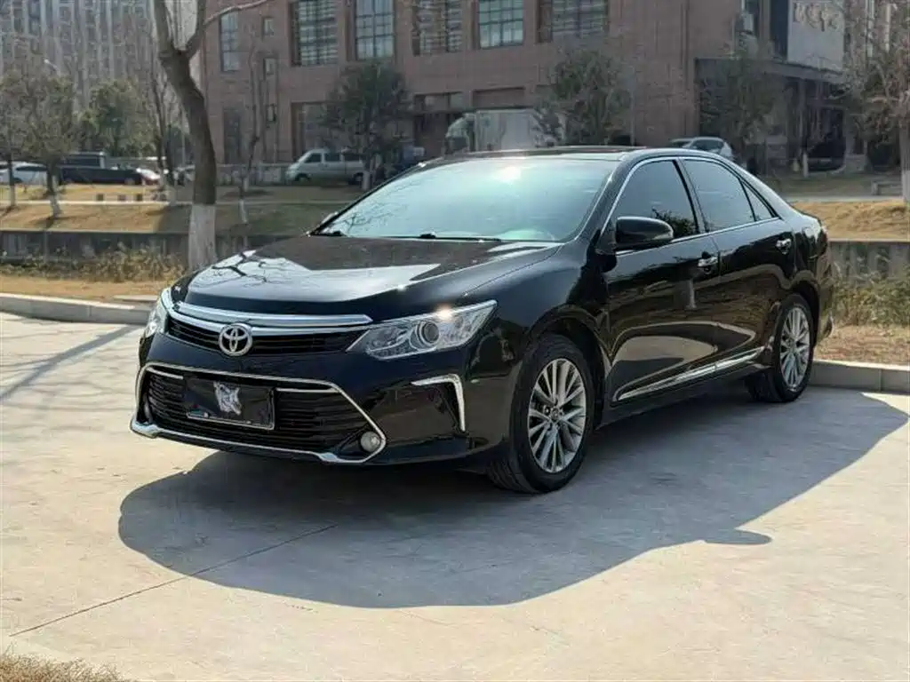 Toyota Camry 2017 — фото 2
