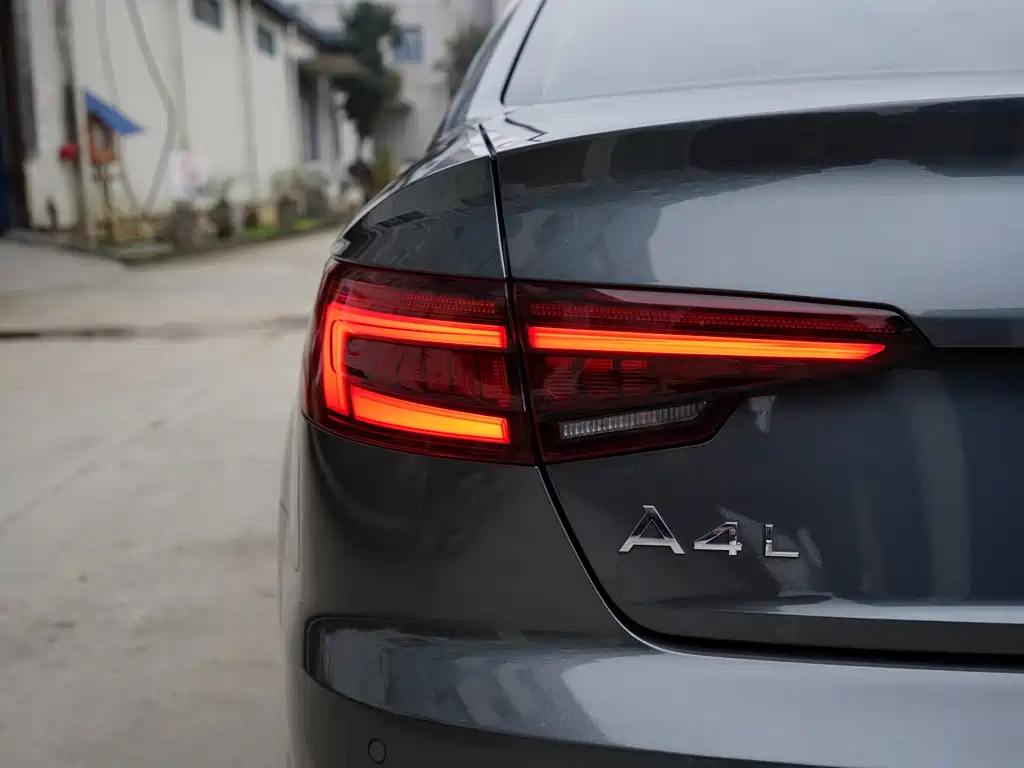 Audi A4L 2019 — фото 13
